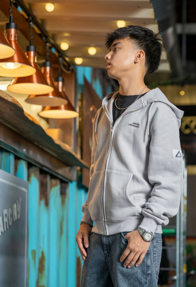 ZIP SWEAT W/ LABEL - LIGHT GREY